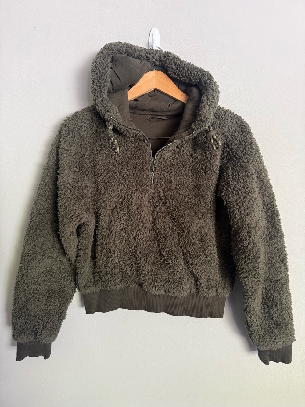Lululemon size 6 Plush Hooded Sherpa Pullover — Olive Green